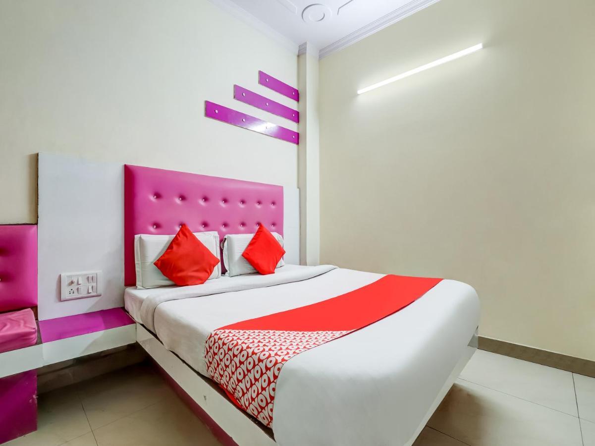 Oyo 75948 Hotel Tushar Continental Νέο Δελχί Εξωτερικό φωτογραφία