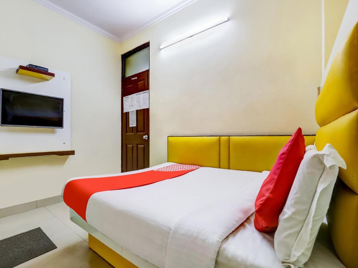 Oyo 75948 Hotel Tushar Continental Νέο Δελχί Εξωτερικό φωτογραφία
