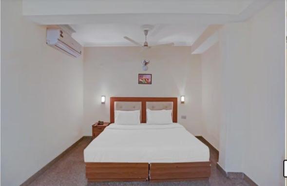 Oyo 75948 Hotel Tushar Continental Νέο Δελχί Εξωτερικό φωτογραφία