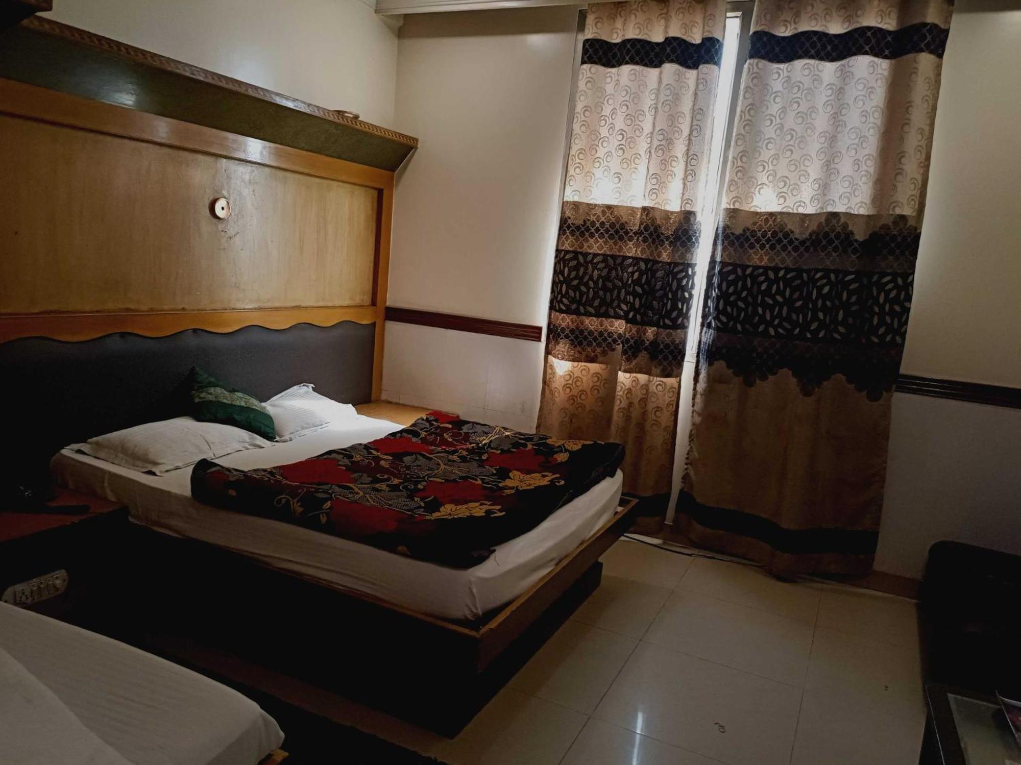 Oyo 75948 Hotel Tushar Continental Νέο Δελχί Εξωτερικό φωτογραφία