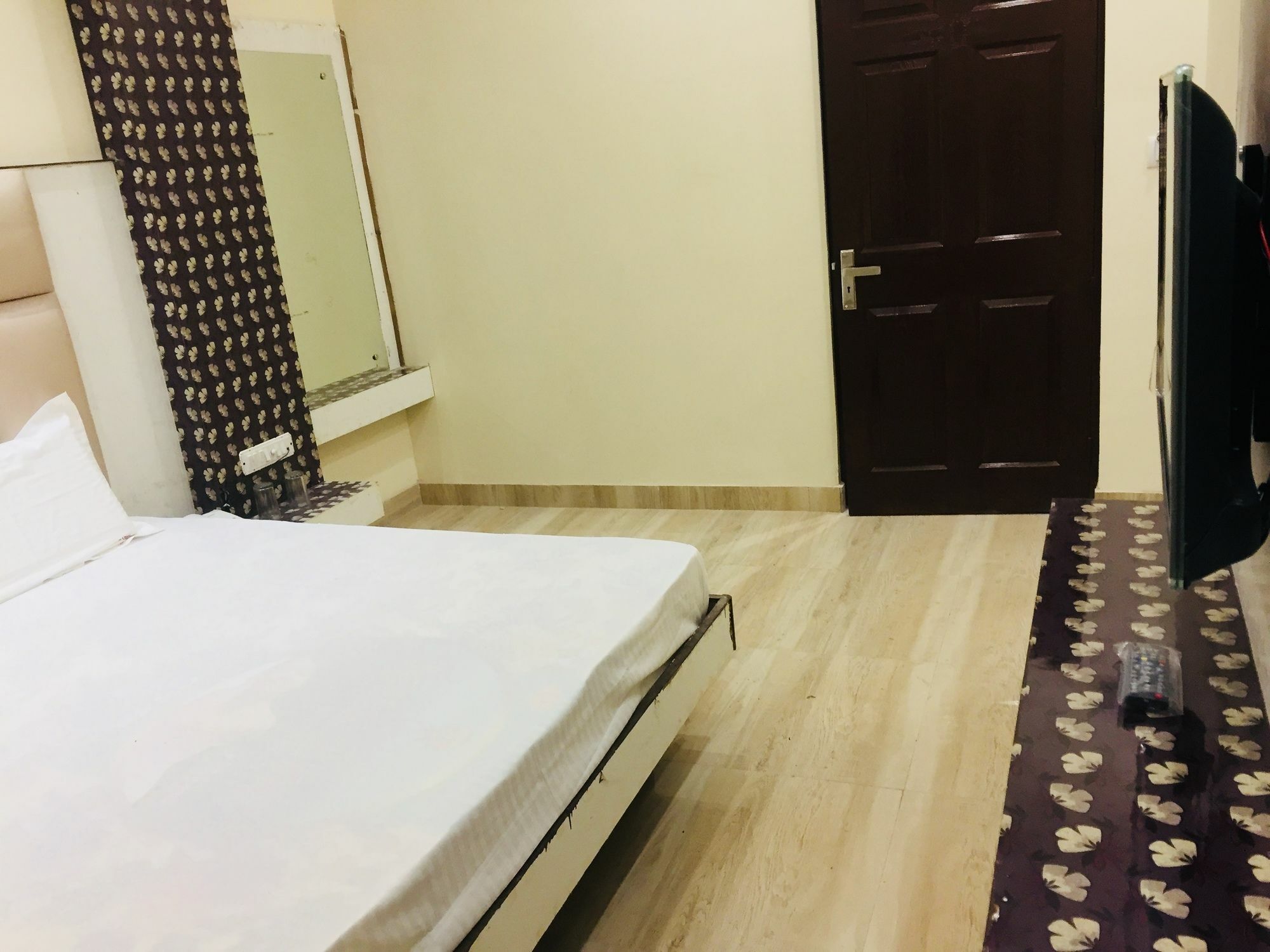 Oyo 75948 Hotel Tushar Continental Νέο Δελχί Εξωτερικό φωτογραφία
